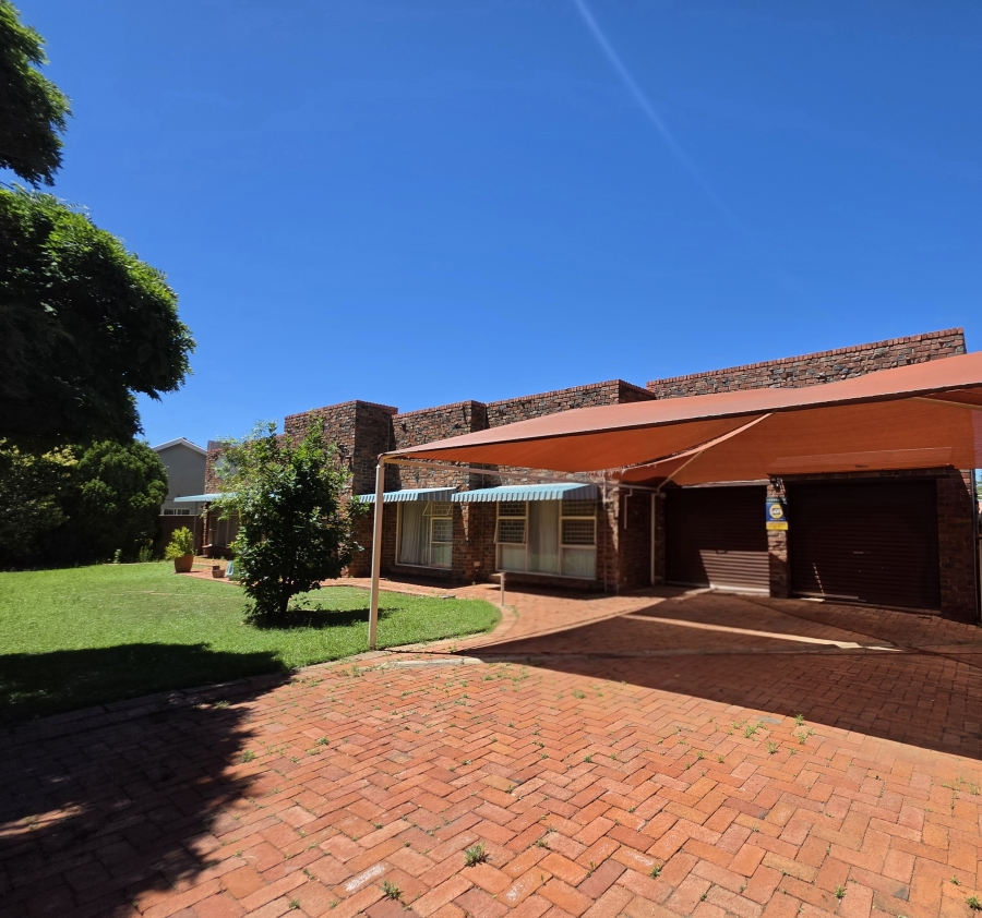 4 Bedroom Property for Sale in Pellissier Free State